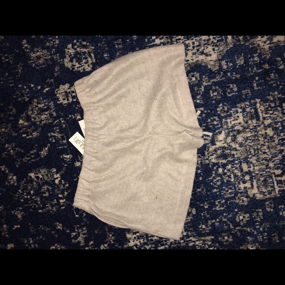 Oatmeal color Linen dress shorts - Picture 2 of 3